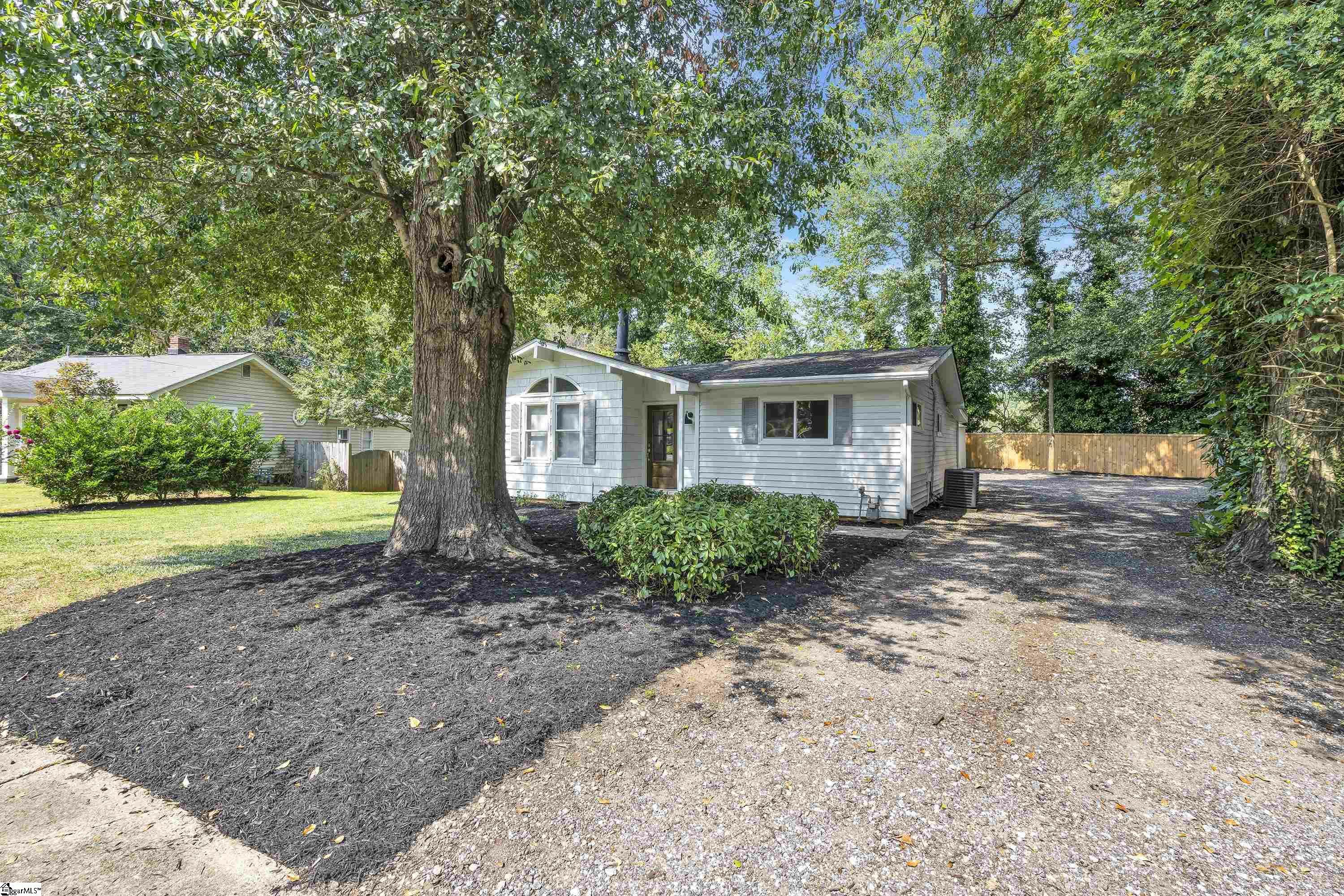 Property Photo:  201 W Hillcrest Drive  SC 29609 