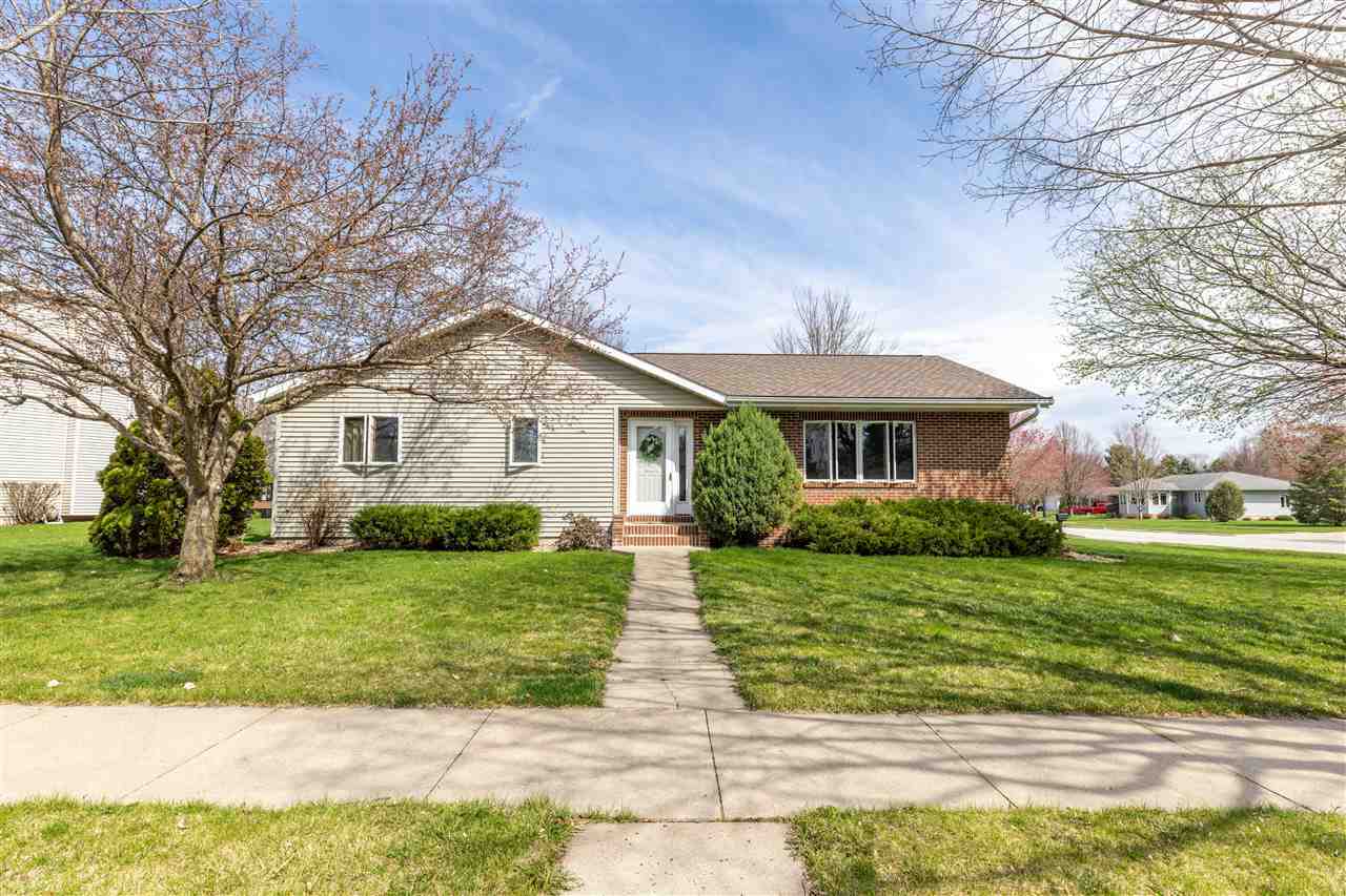 Property Photo:  2400 NW 1st Avenue  IA 50677 