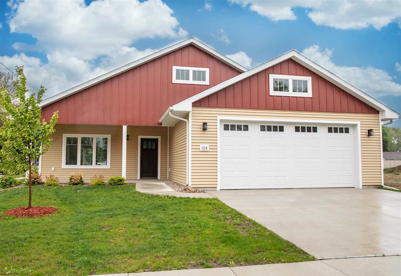 Property Photo:  124 3rd Ave NW  IA 50677 