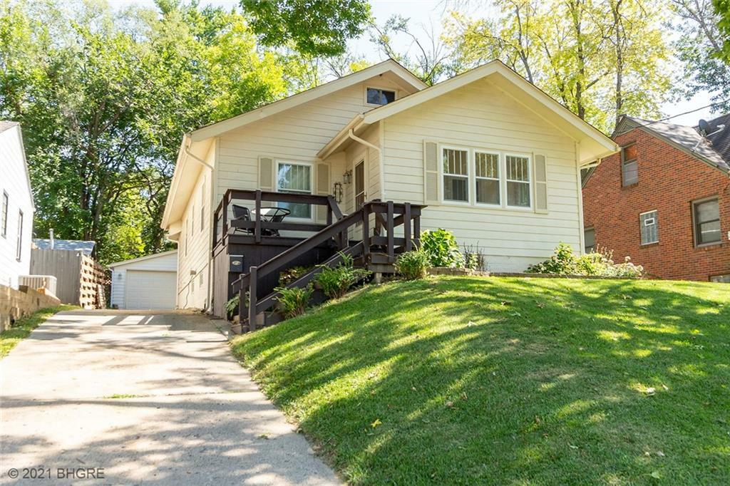 Property Photo:  1701 E 32nd Court  IA 50317 