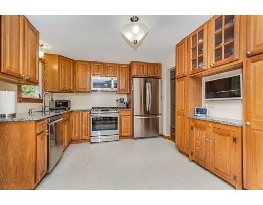 Property Photo: 8 Sherburn Place MA 01887