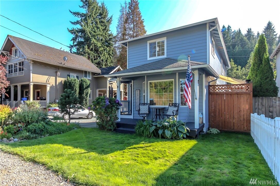 Property Photo:  220 Albert St  WA 98396 