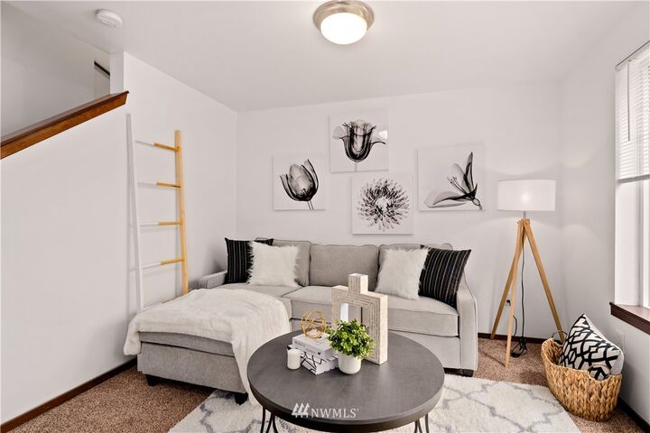 Property Photo: 924 N 199th St 932 WA 98133