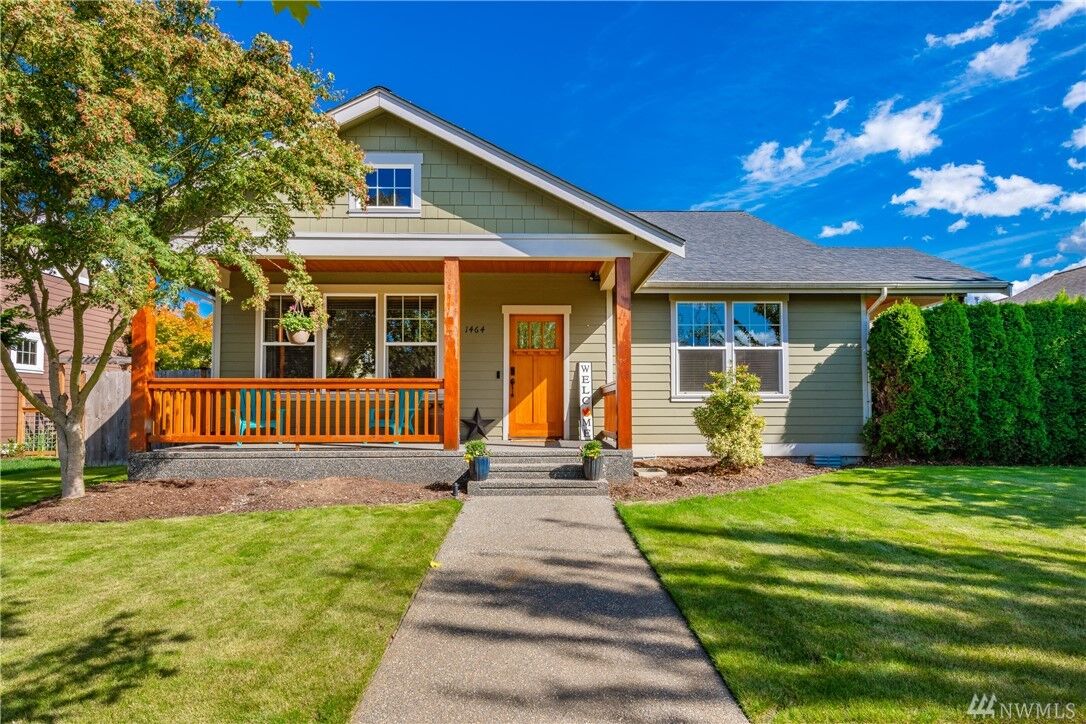 Property Photo:  1464 Lupin St  WA 98264 