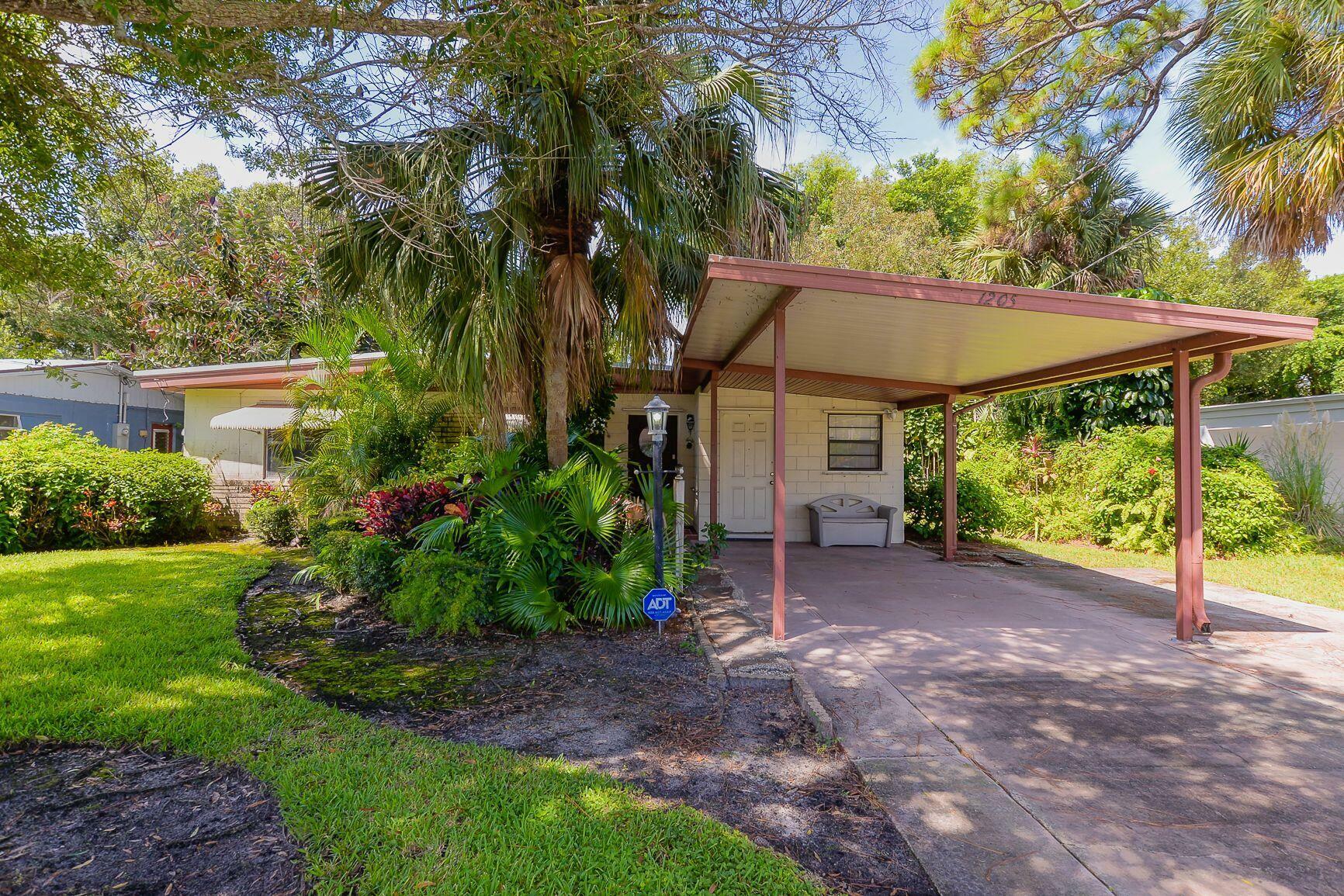 Property Photo:  1205 S 10th Street Street  FL 34950 