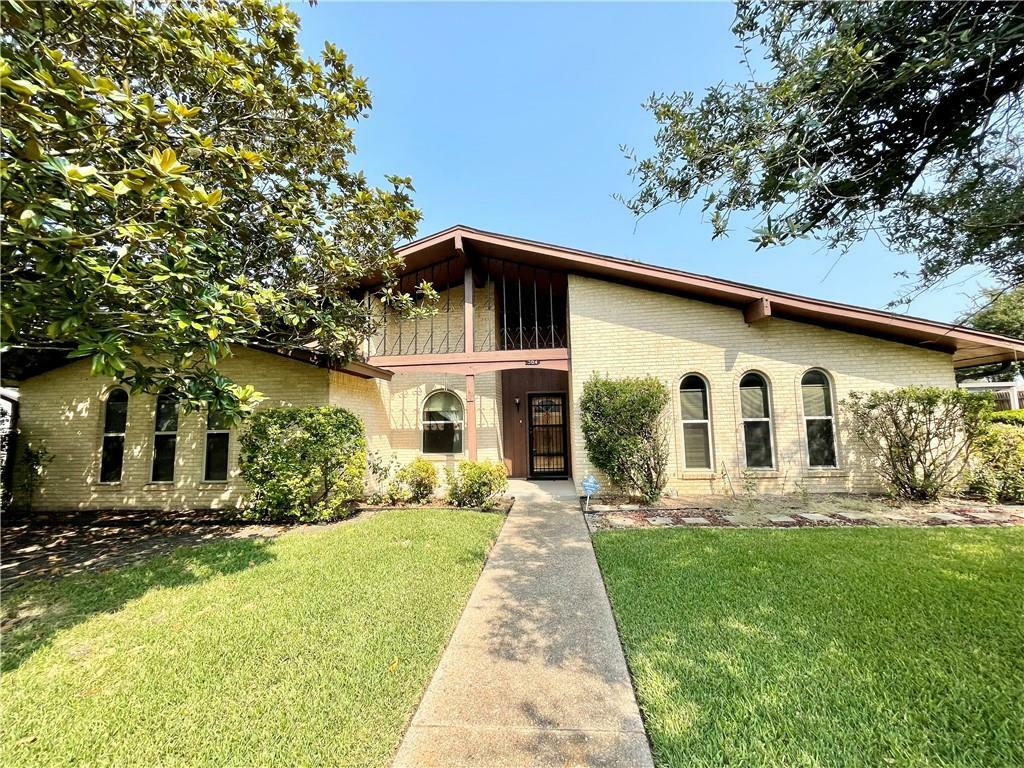 Property Photo:  304 Will Boleman Drive  TX 76643 