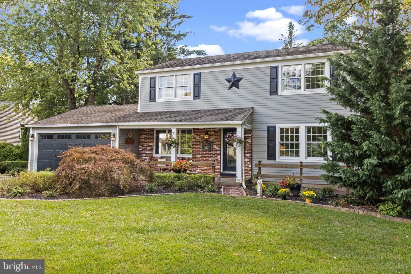 Property Photo:  8 Hickory Drive  PA 18901 