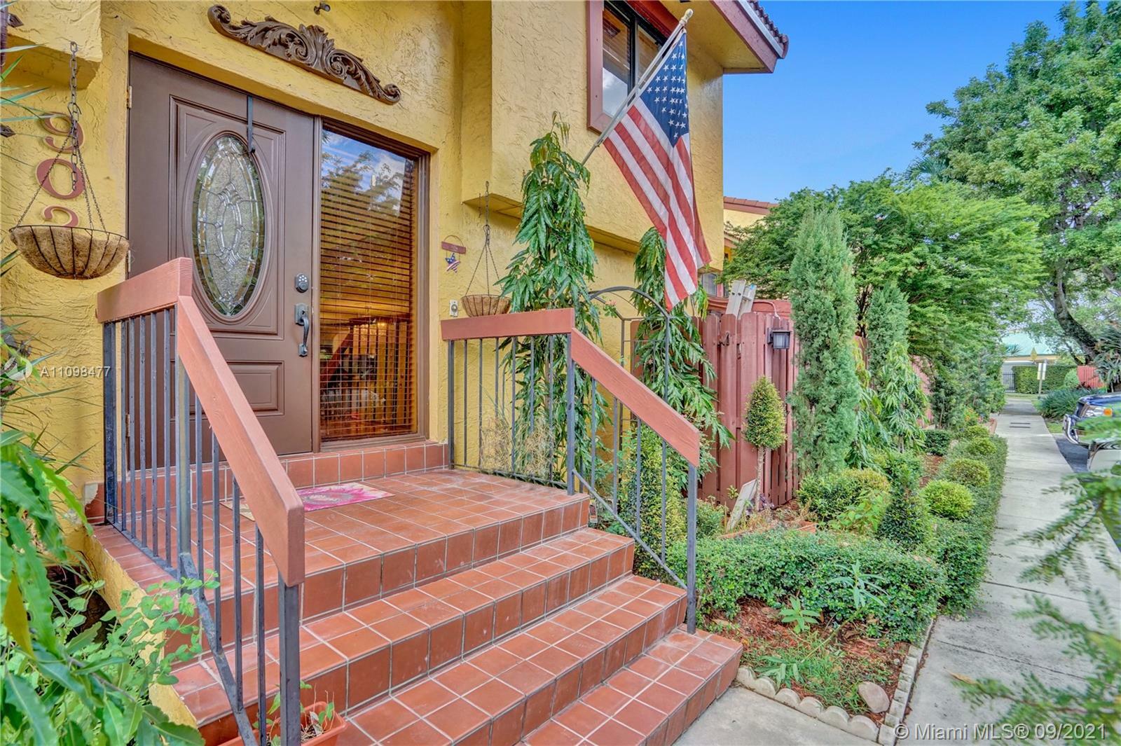 Property Photo: 5975 SW 137th Ave 902 FL 33183