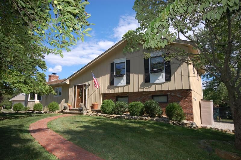 Property Photo:  4 Welsh Rd  NJ 08833 