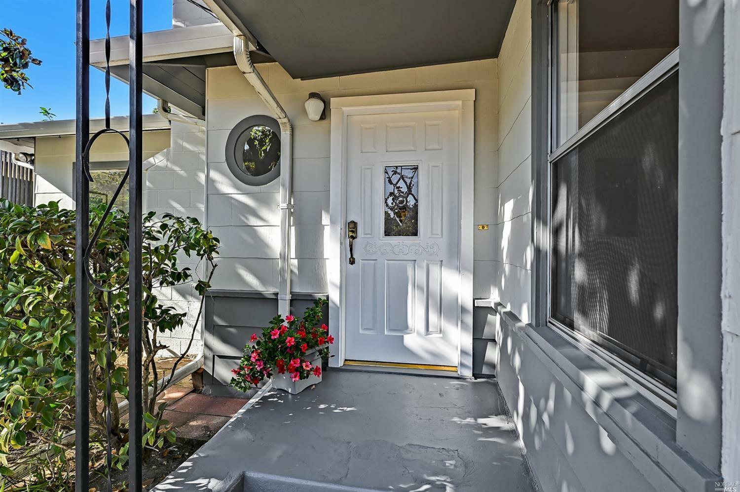 Property Photo:  4 Garden Avenue  CA 94903 