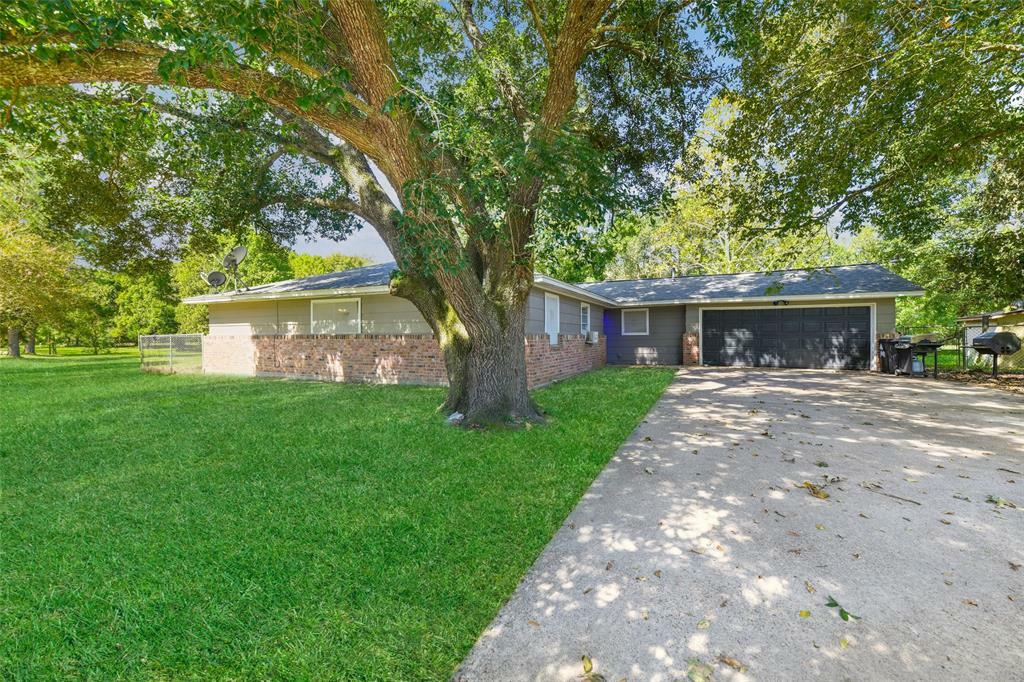 Property Photo: 169 County Road 644 TX 77535