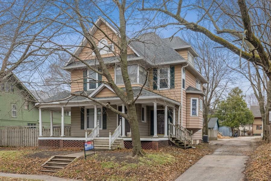 Property Photo:  617 Grand Avenue  IA 50010 