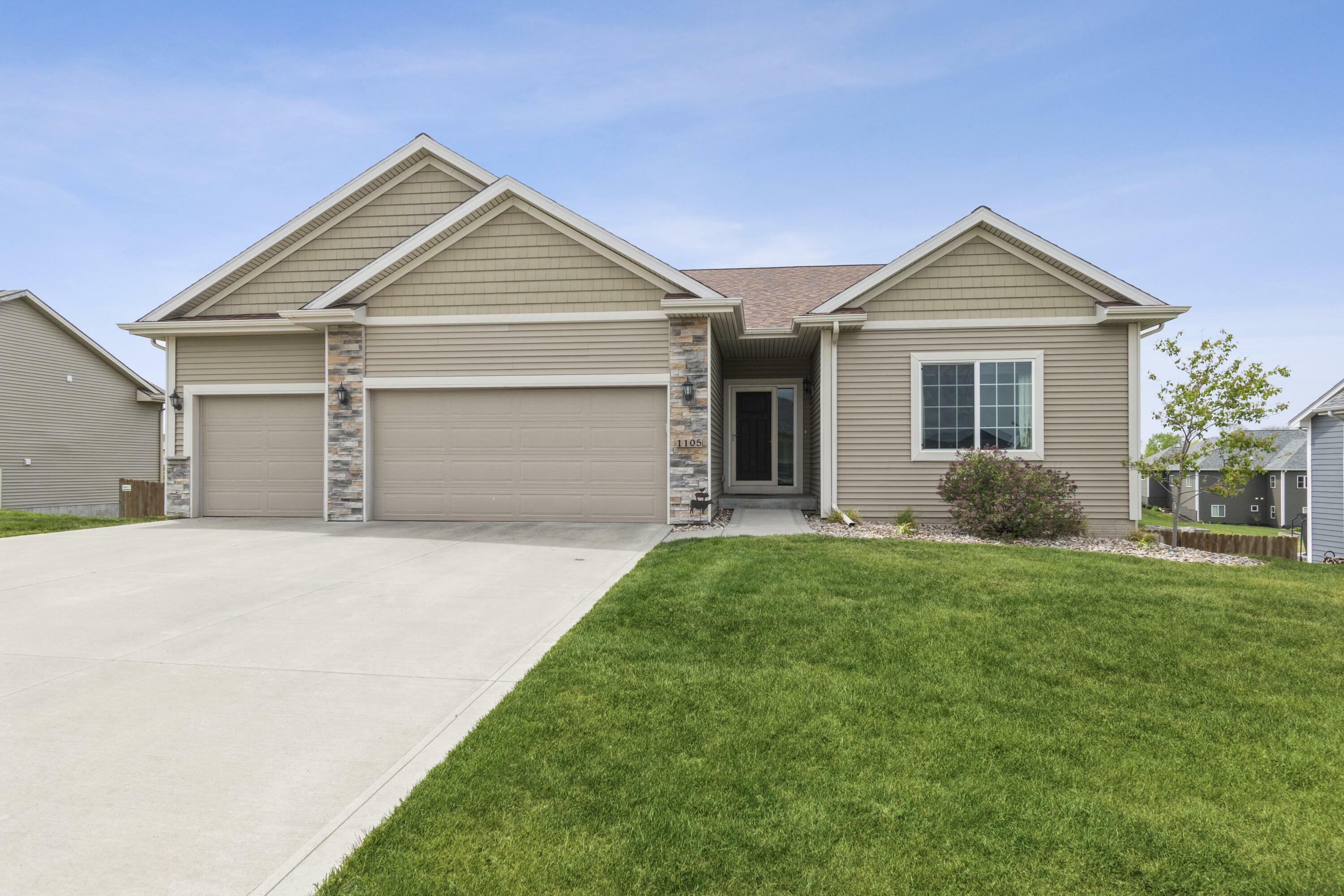 Property Photo:  1105 Centennial Circle  IA 50124 