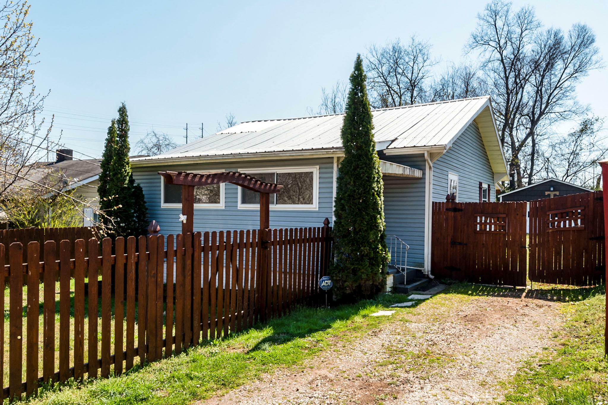 Property Photo:  1214 Pratt St  TN 37917 