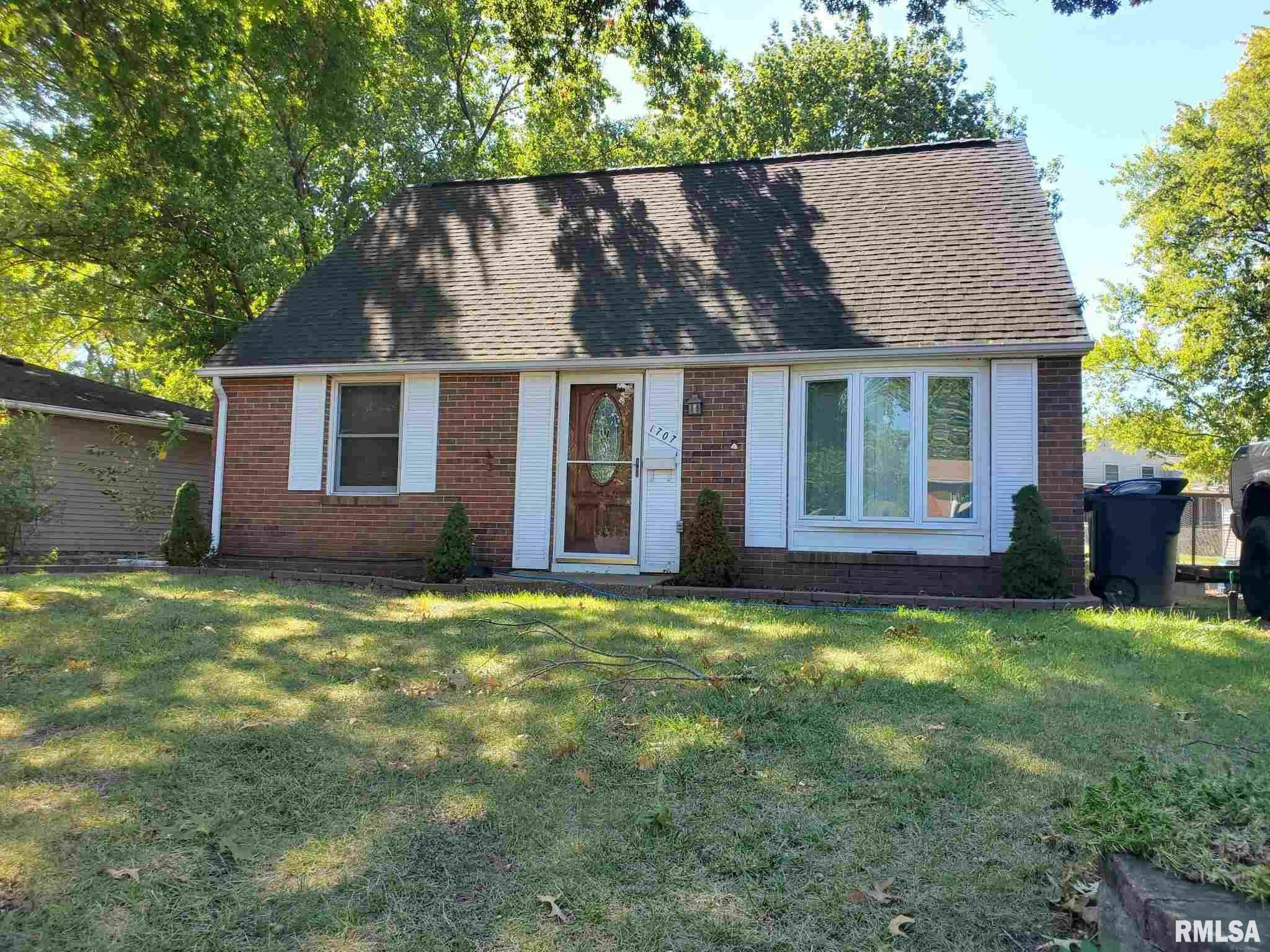 1707 Florence  Pekin IL 61554 photo