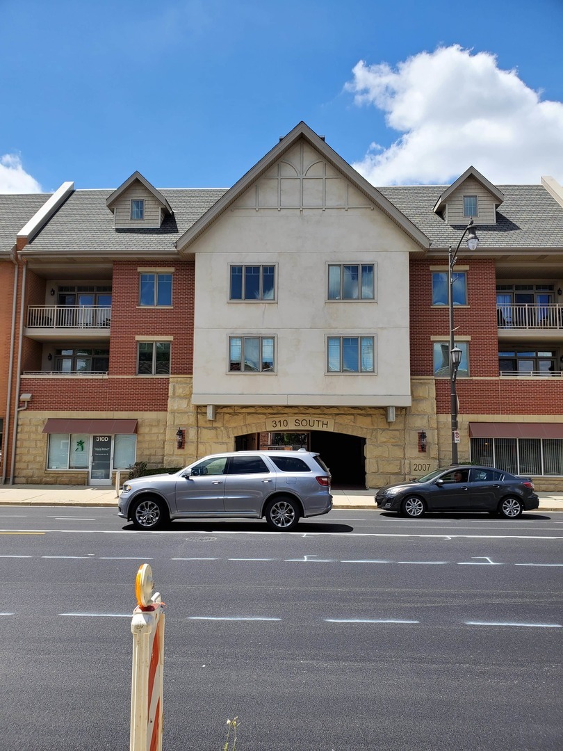 Property Photo: 310 S Main Street 212 IL 60148
