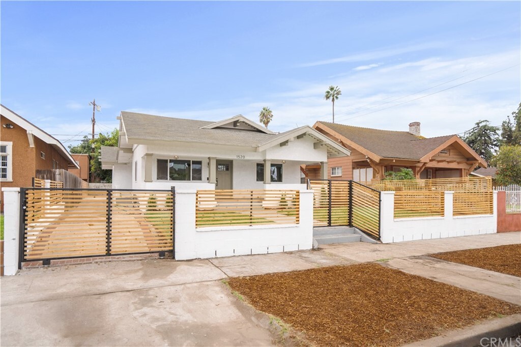 Property Photo: 1520 W 46th Street CA 90062
