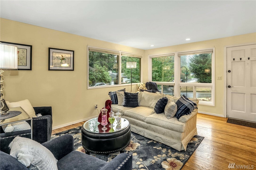 Property Photo: 13796 NE 75th Place WA 98052