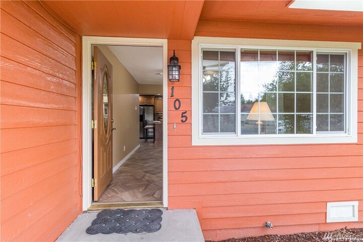 Property Photo:  105 N Iowa Ave  WA 98802 