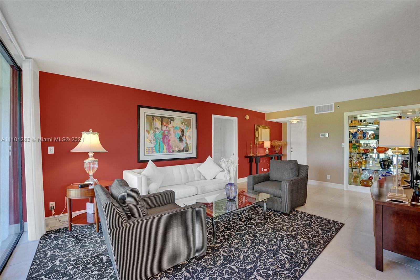 Property Photo: 1531 Bridgewood Dr 1531 FL 33434