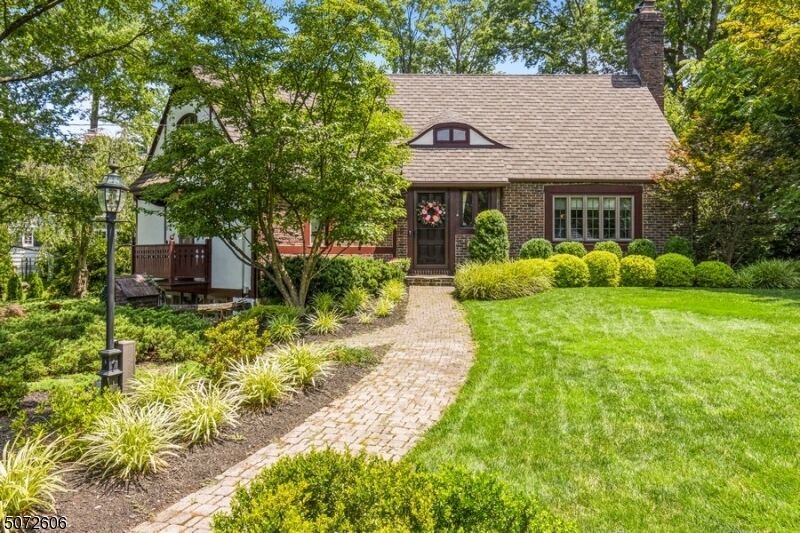 Property Photo:  15 Gallowae  NJ 07090 