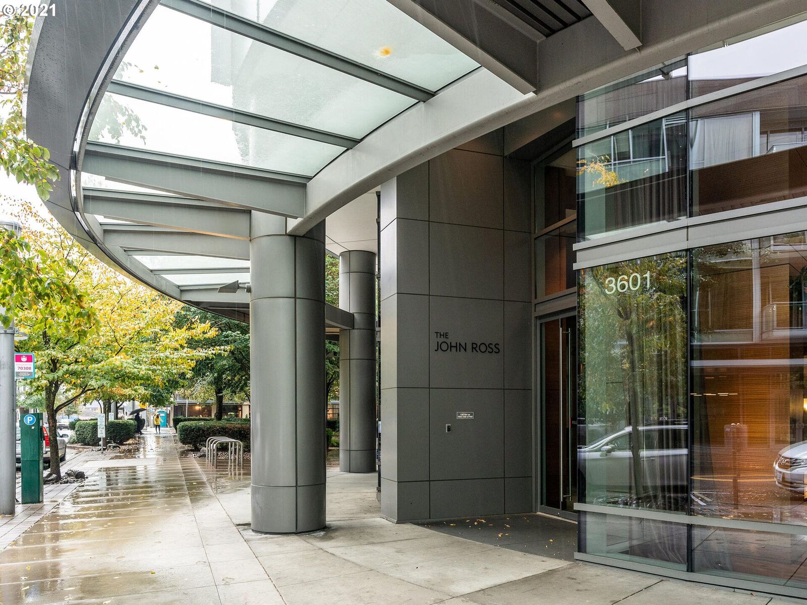 Property Photo:  3601 S River Pkwy 421  OR 97239 