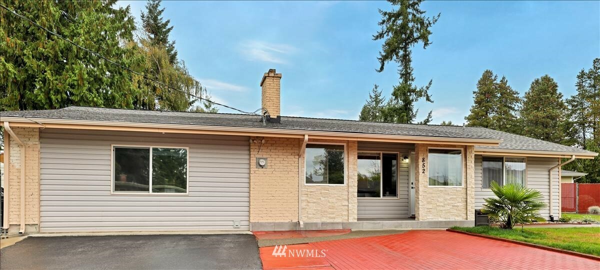 Property Photo: 852 S 318th Street WA 98003