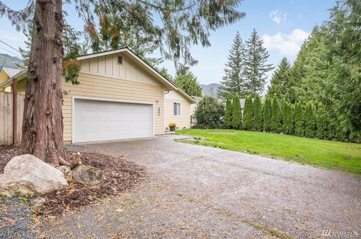 Property Photo:  381 Thompson Rd  WA 98284 