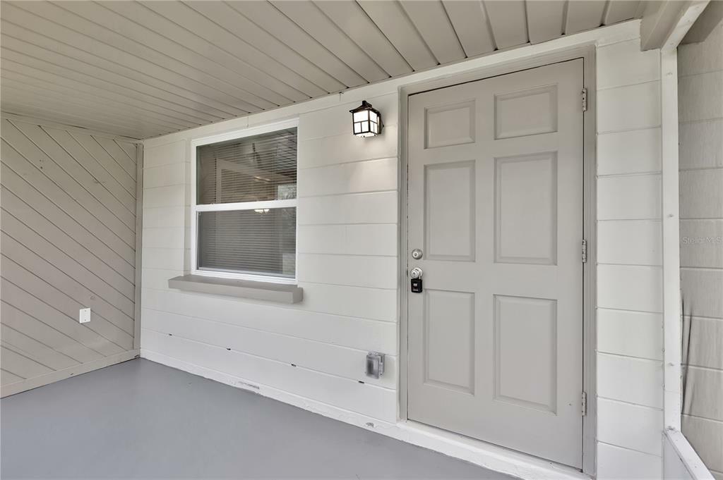 Property Photo:  1711 Main Street  FL 33594 