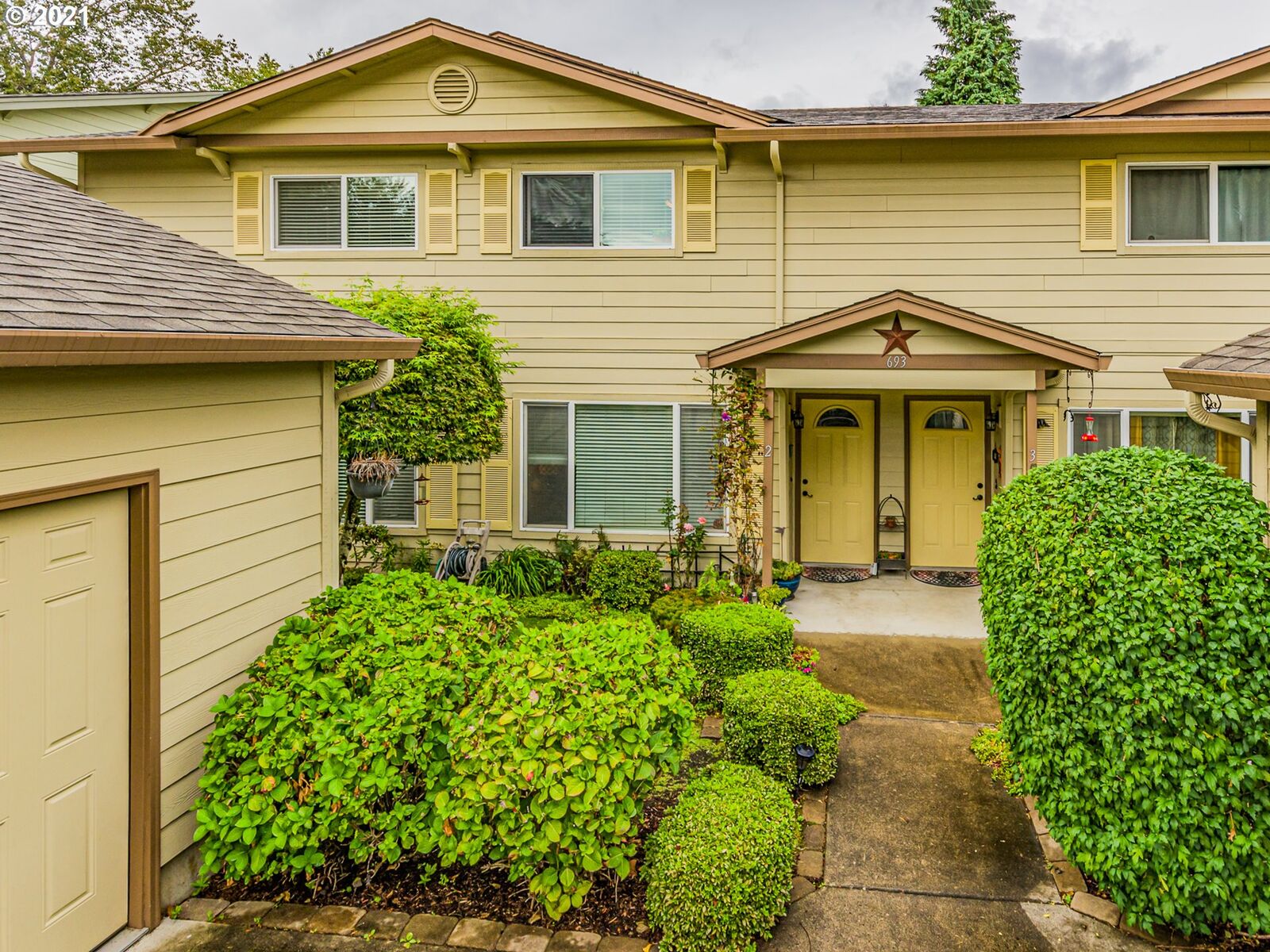 Property Photo: 693 32nd St 2 WA 98671