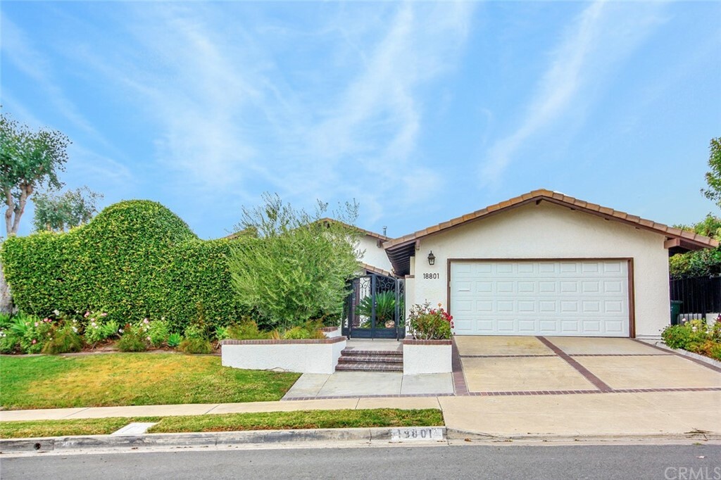 Property Photo:  18801 Via Palatino  CA 92603 