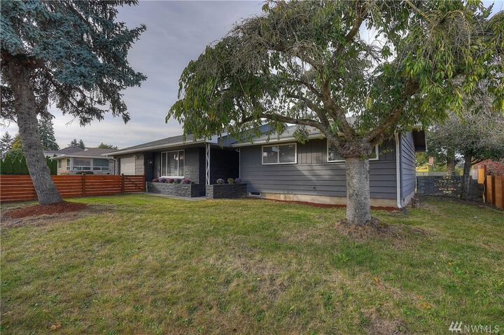 Property Photo:  1401 S 84th St  WA 98444 
