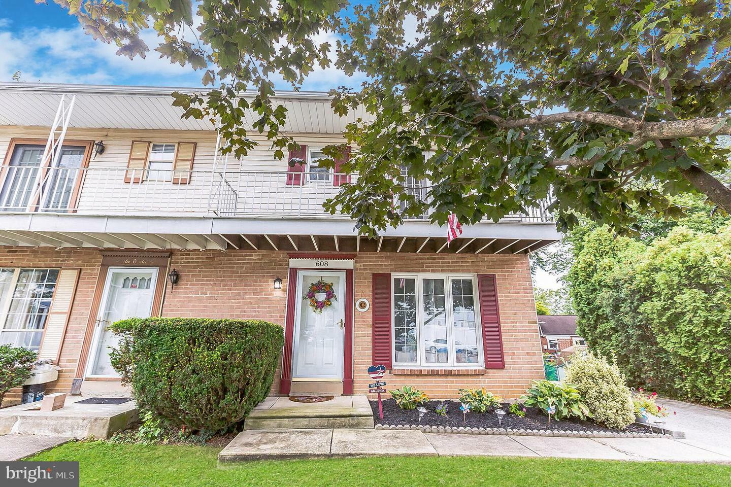 Property Photo: 608 E Wiltshire Drive PA 19086