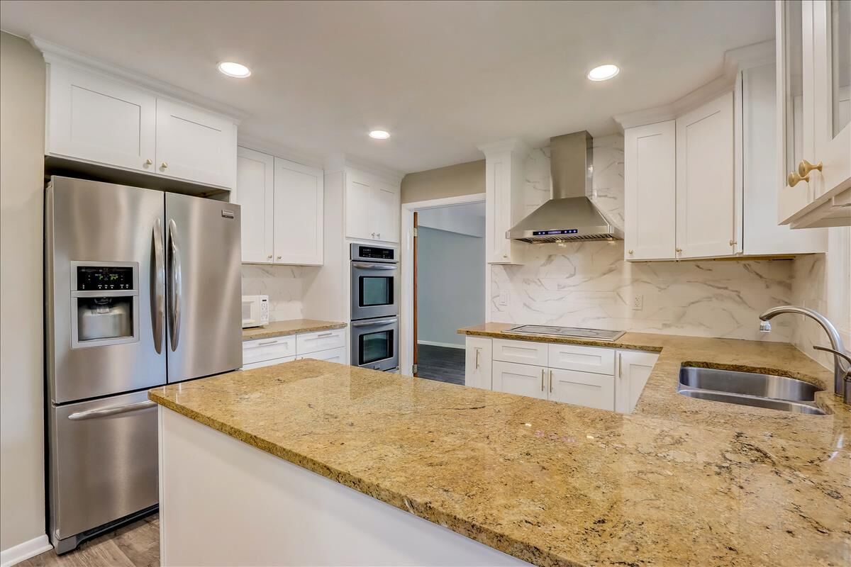Property Photo: 3309 W Colette Ct 53092