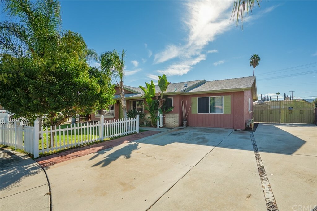 Property Photo:  41365 Torrey Pine Court  CA 92544 