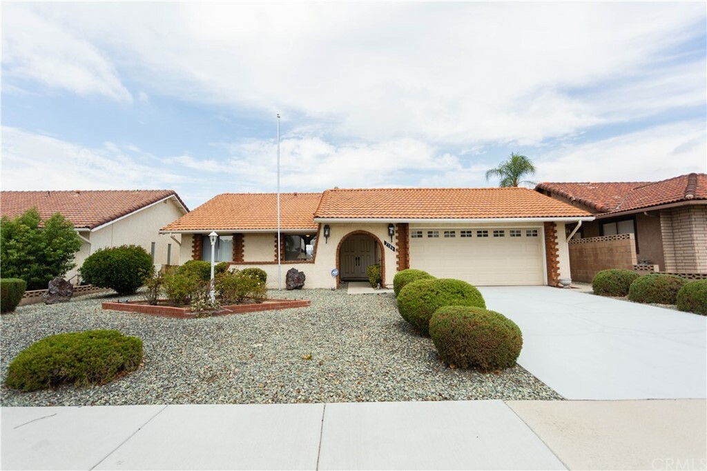 Property Photo:  2186 Redwood Drive  CA 92545 