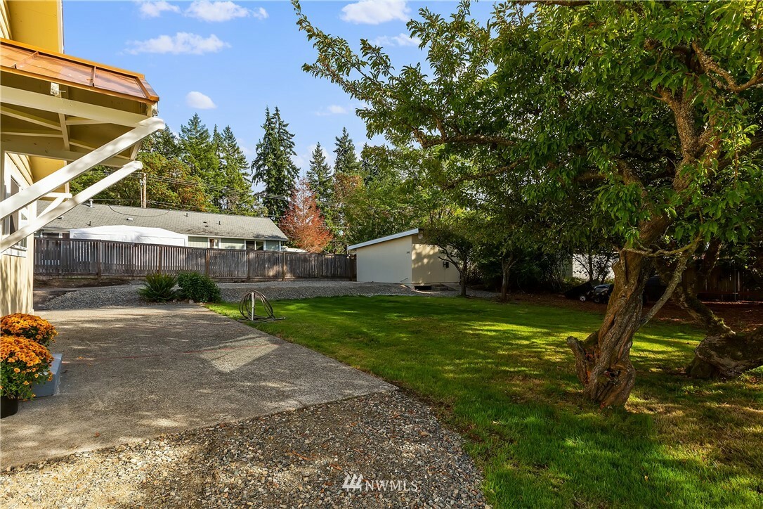 Property Photo: 2629 NE Sylvan Way WA 98310