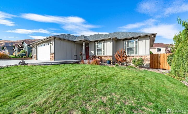 Property Photo:  2110 Sage Grouse St  WA 98801 