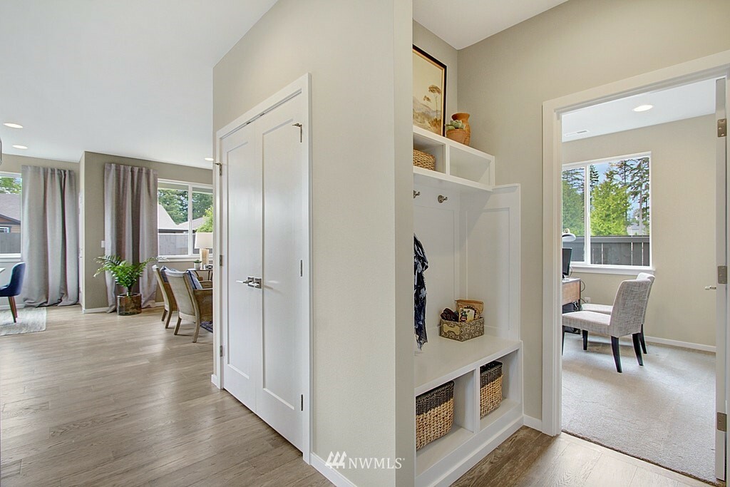 Property Photo: 27009 101st Court SE WA 98030