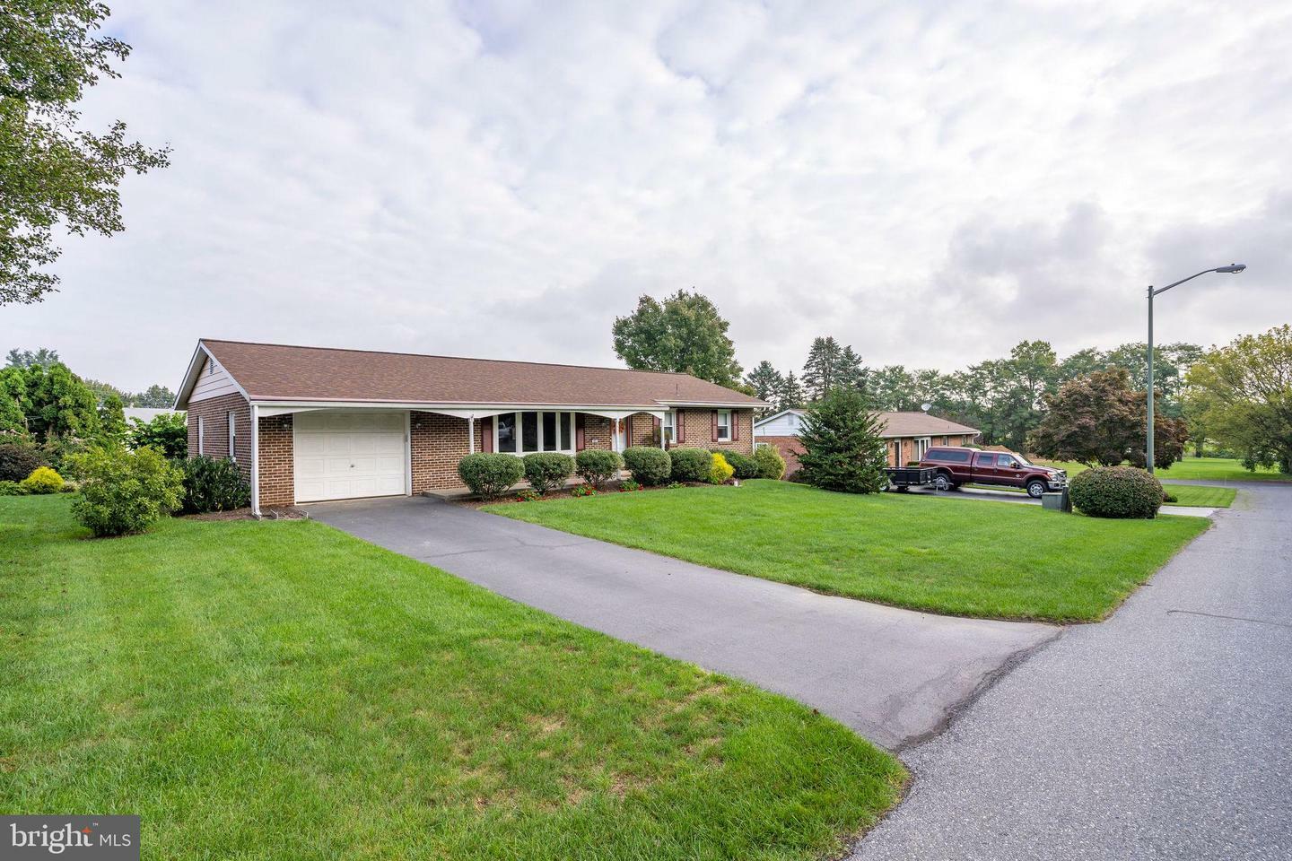 Property Photo: 85 Hillside Drive PA 17522