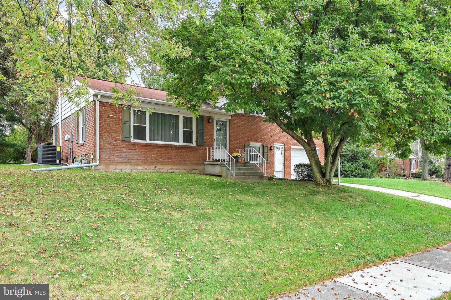 Property Photo:  112 Farmview Drive  PA 17408 