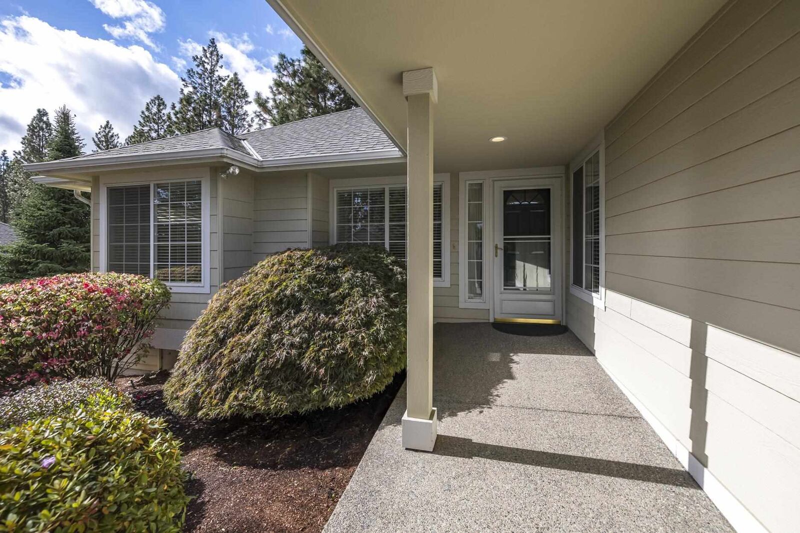 Property Photo:  6915 N East Bluff Ct  WA 99208 
