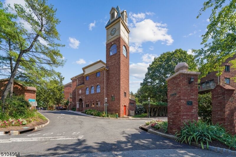 Property Photo:  38 Mews Ln 38  NJ 07079 