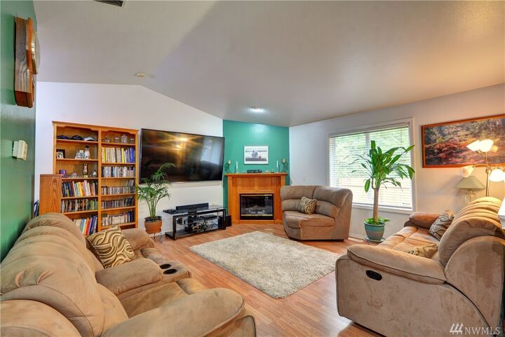 Property Photo:  3414 Doe Wy  WA 98258 