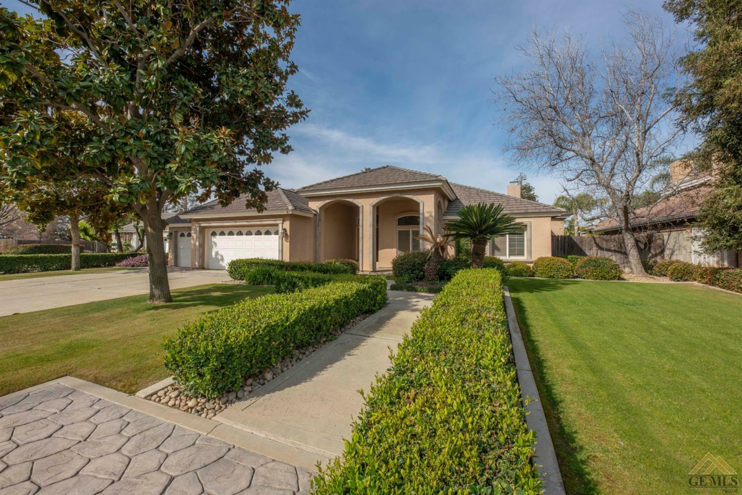 Property Photo:  6715 Park West Circle  CA 93308 