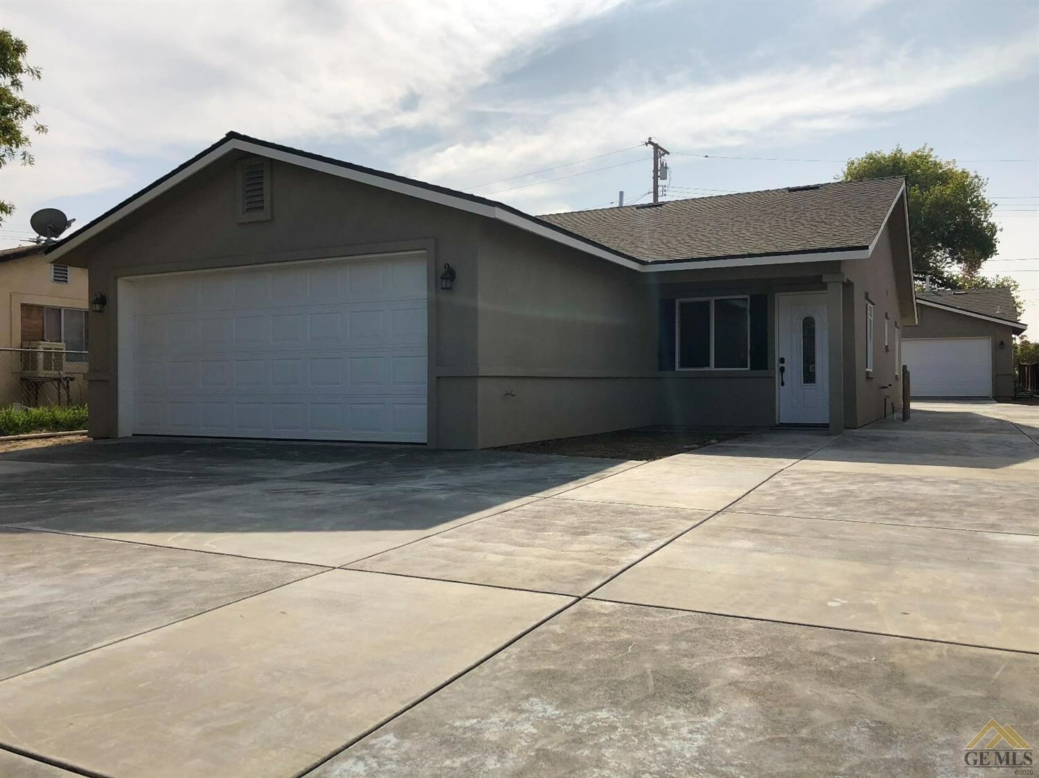 Property Photo:  919 Southgate Drive  CA 93307 