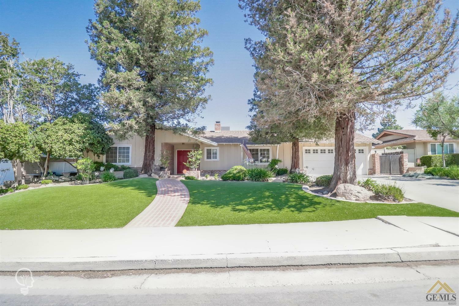 Property Photo:  2600 Crest Drive  CA 93306 