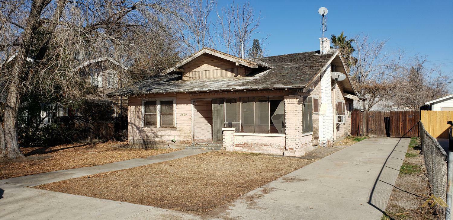 Property Photo:  2000 Verde Street  CA 93304 