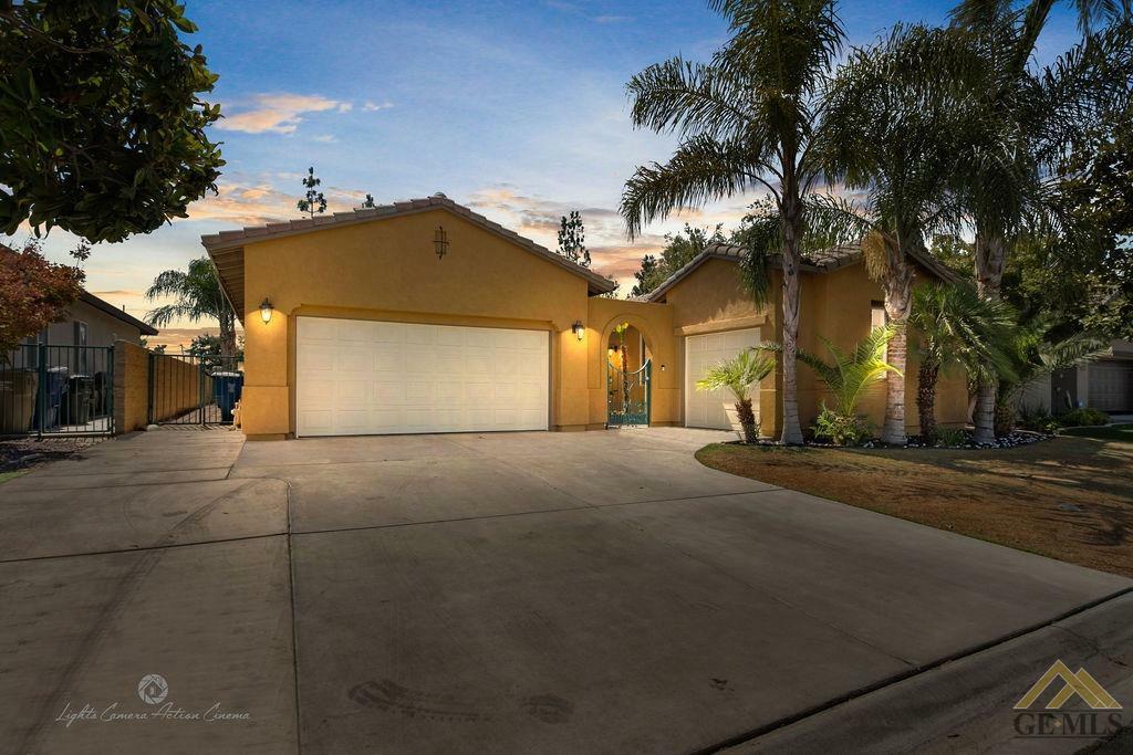 Property Photo:  5011 Pelican Hill Drive  CA 93312 