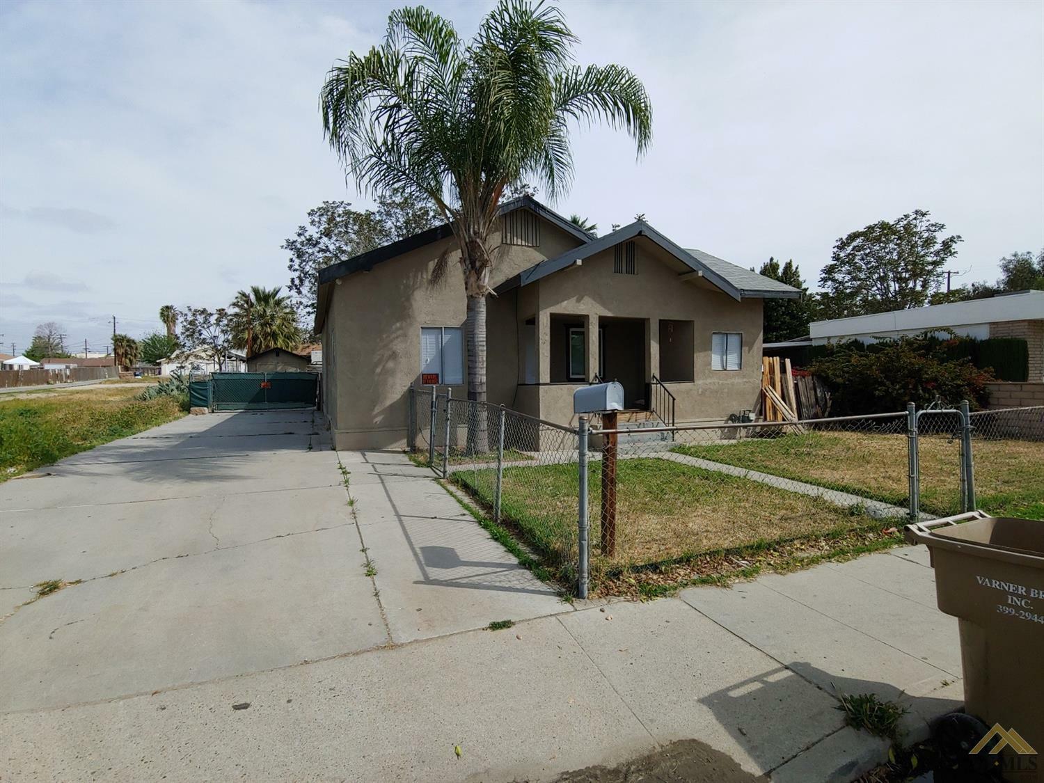 Property Photo:  608 Roberts Lane  CA 93308 